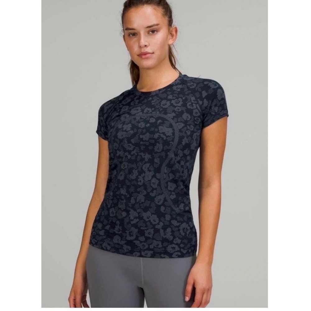 Lululemon Swiftly Tech Short Sleeve 2.0 Shirt Womens  6 Floral Print Fitted